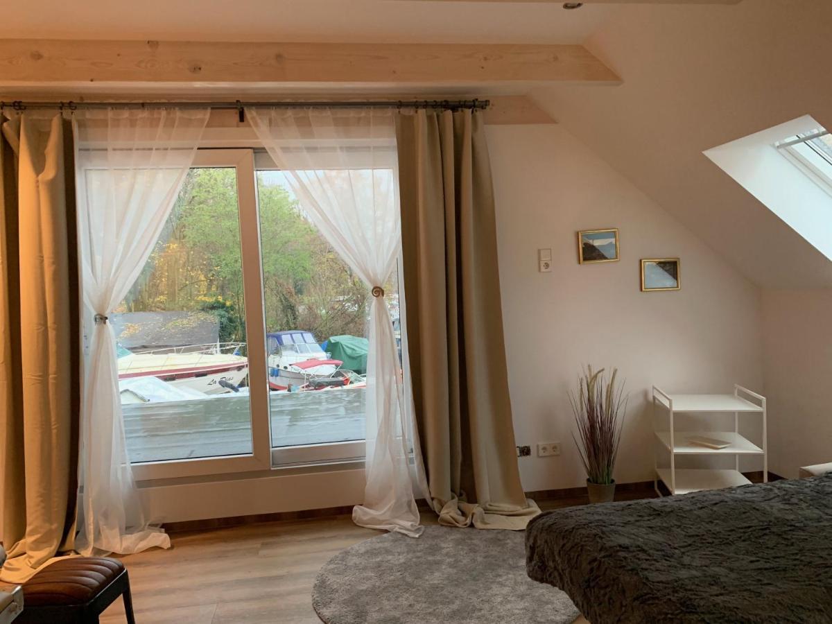 Tiny House Oder Auf Der Sunset Marina Alojamento Berlim