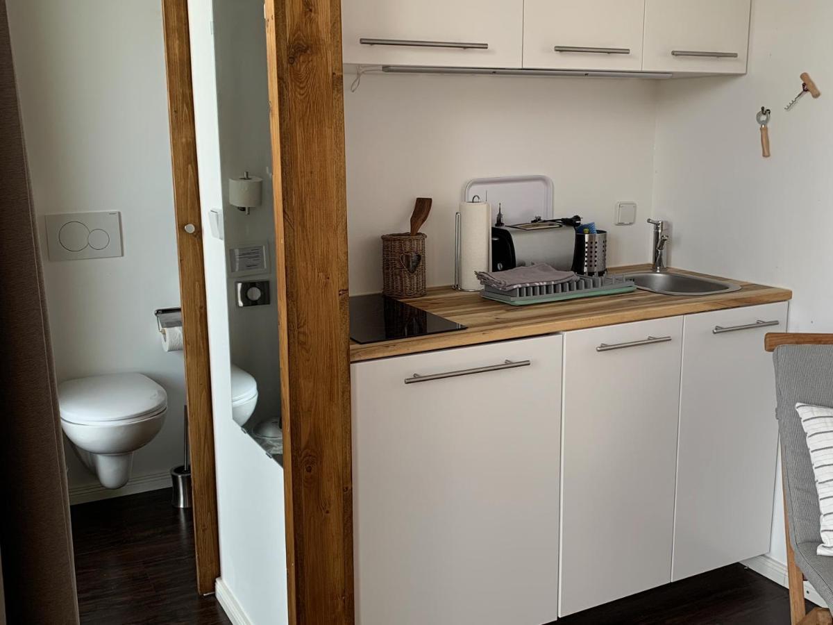 Tiny House Oder Auf Der Sunset Marina * Berlim