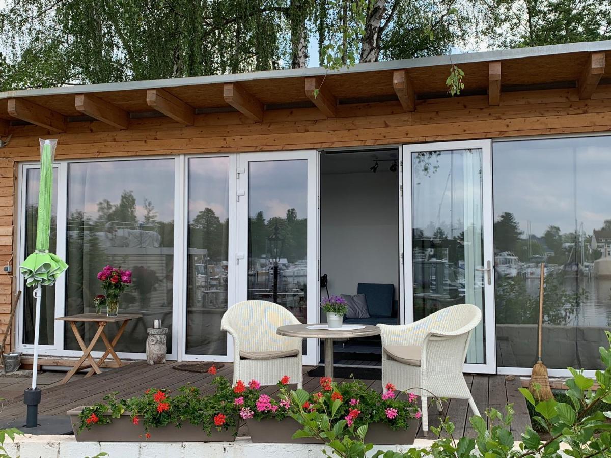 Tiny House Oder Auf Der Sunset Marina * Berlim