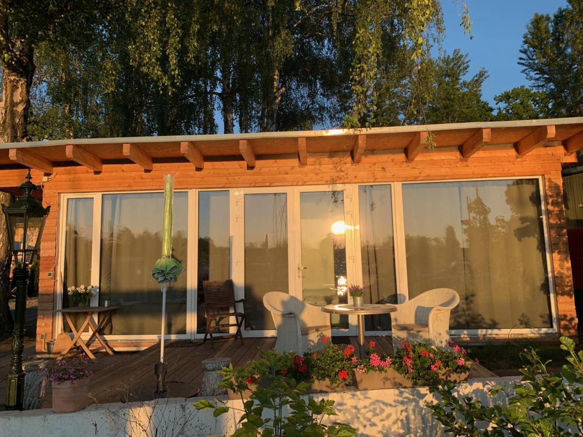 Tiny House Oder Auf Der Sunset Marina Berlim