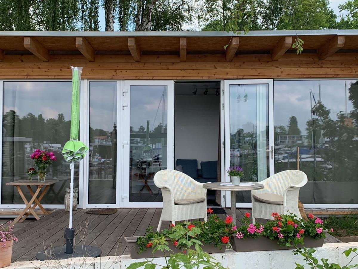 Tiny House Oder Auf Der Sunset Marina * Berlim