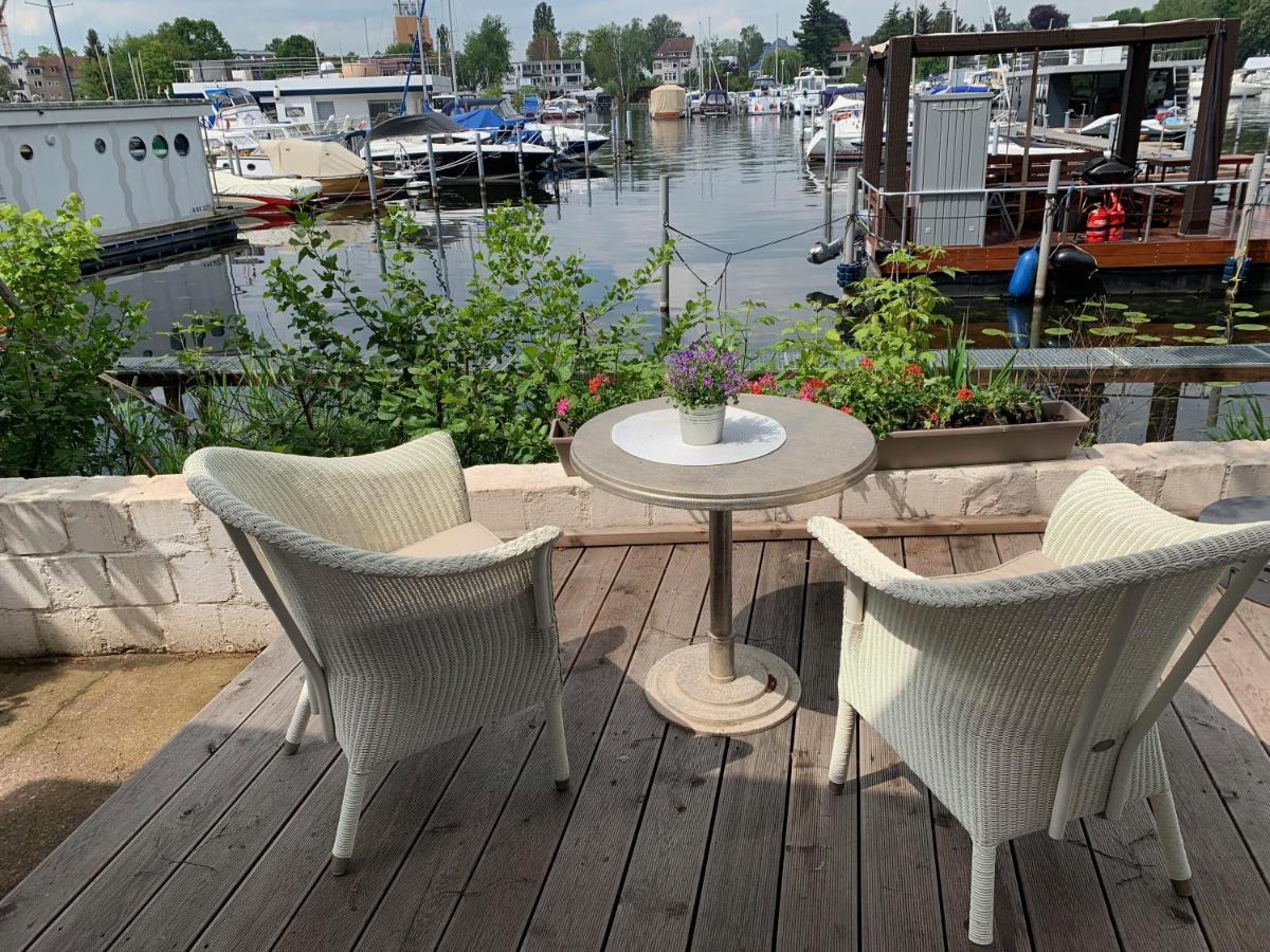 Tiny House Oder Auf Der Sunset Marina Berlim
