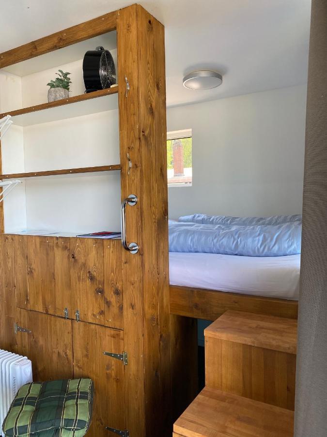 Tiny House Oder Auf Der Sunset Marina Alojamento Berlim