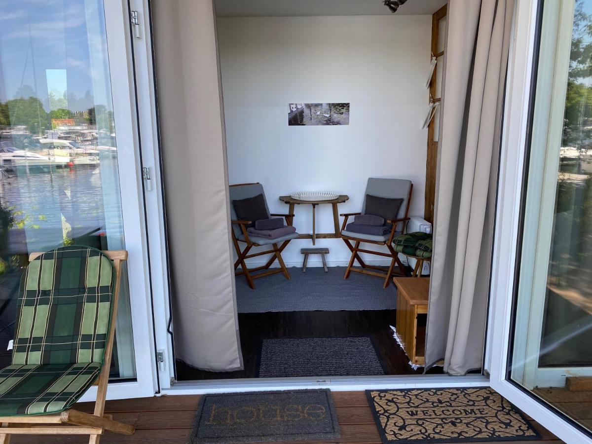 Tiny House Oder Auf Der Sunset Marina * Berlim