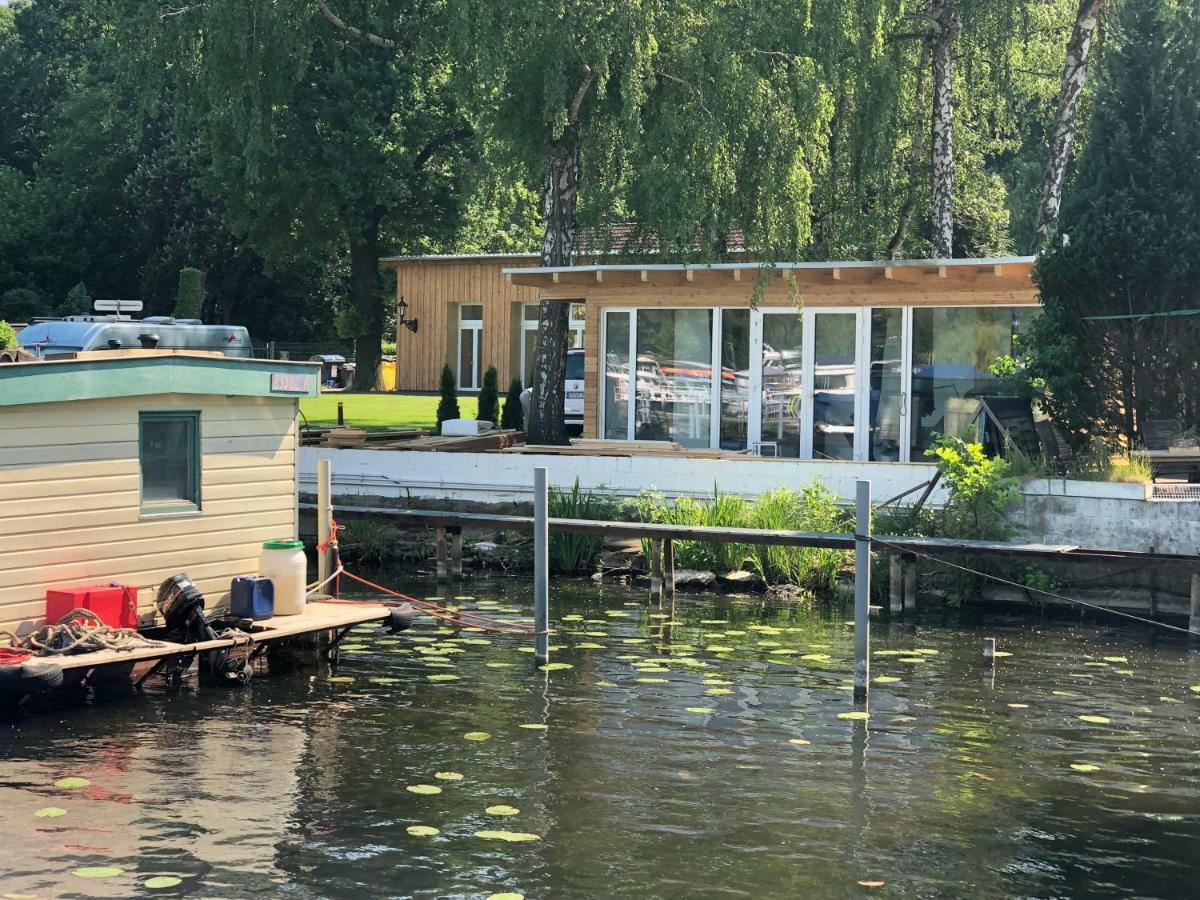 Tiny House Oder Auf Der Sunset Marina * Berlim