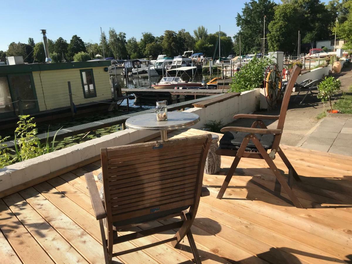 Tiny House Oder Auf Der Sunset Marina Berlim