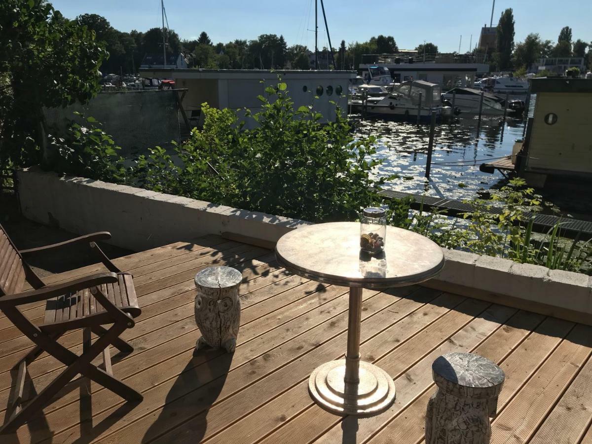 Tiny House Oder Auf Der Sunset Marina Berlim