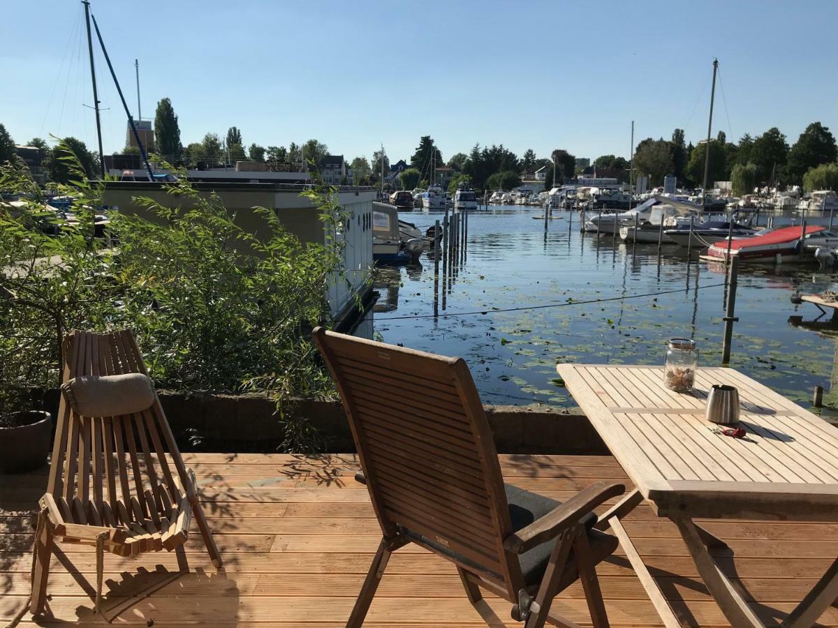 Tiny House Oder Auf Der Sunset Marina Alojamento Berlim
